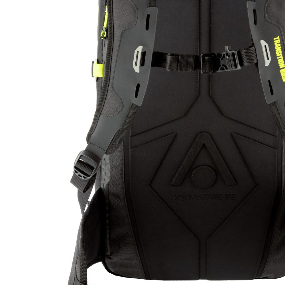 Thermoformed back pannel. - TRANSITION BACKPACK 35L